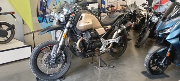 Moto Guzzi V85 Travel anno 2020