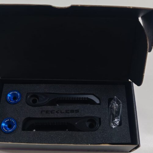 Y02PD01XB COPPIA PEDANE POGGIAPIEDI POSTERIORI PASSEGGERO RECKLESS NERI/BLU YAMAHA FZ6 600 2006 SCOOTER E MOTO