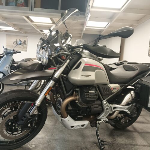 Moto Guzzi V85 Travel anno 2024