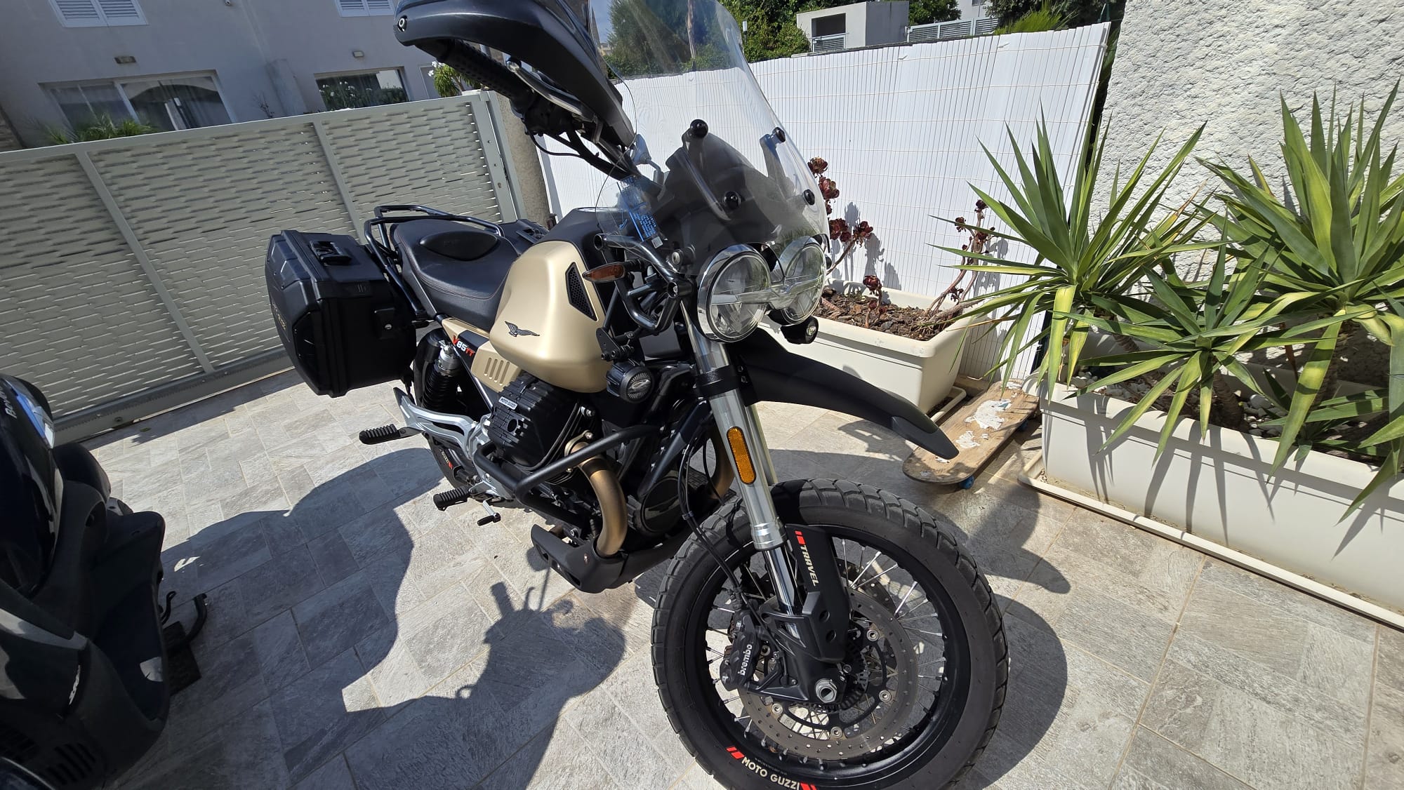 MOTO GUZZI V85TT 850 anno 2020 - immagine 2
